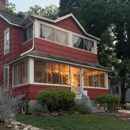 Spacious 5 Bedroom House On Double Lot In Lakeside One Block From The Lake! Hotels in Marblehead