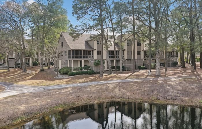 Spacious 4 bed/ 4 bath Villa on Golf Course