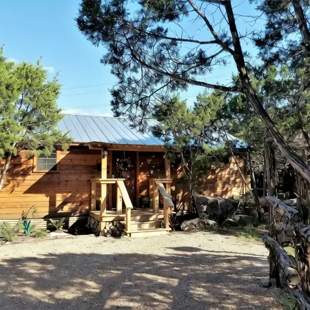 Stoney Porch Guest Cabin - Nestled in the Beautiful Texas Hill Country