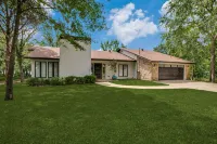 Luxury Lakefront Oasis - Kayaks, Views & Games - 4 stjerner