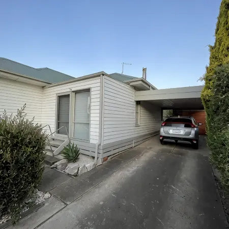 Central Murtoa Home with Lake view, family friendly.