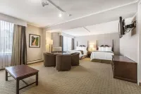 Quality Inn & Suites Downtown - parking
