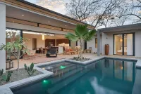 Your peaceful oasis in Tamarindo. Complimentary Breakfast and Housekeeping! - สระว่ายน้ำส่วนตัว