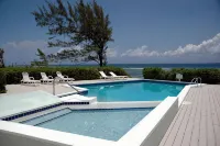 Cayman Breeze, Oceanfront Condo 2Br/2BA, with Pool, Near Rum Point - piscina