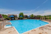 Outdoor Theater Condo - Free Early Check-in - 4 Min to Silver Dollar City - de charme