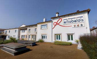 Logis LE RABELAIS Hôtel- Restaurant - SPA - Housity