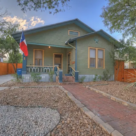 Tolle Haus: W/pool & Firepit-walk to Schlitterbahn, Comal Chutes & Downtown!