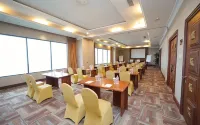 Sutan Raja Hotel & Convention Centre Manado - parking