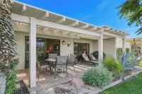 Desert Paradise Retreat Awaits on Golf Course with Sunset & Mountain Views - Mountain view