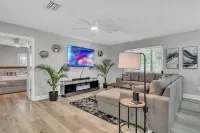 Hot Tub, Fire Pit, Near the Beach!