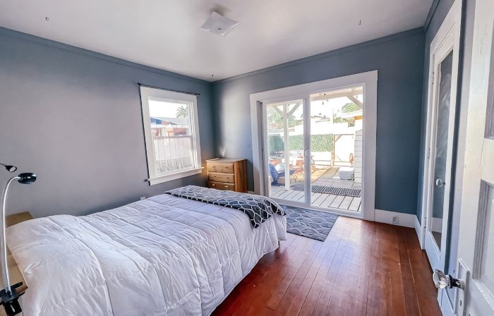 Downtown Two Bedroom Craftsman Home- 2 Minute Walk to the Plaza
