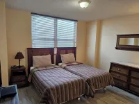 Beach Front Luxury 2-bedroom 2 Bath condo in beautiful Hallandale Beach - พร้อมWifi