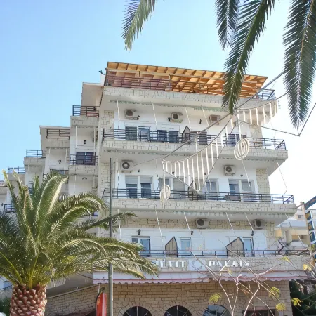 Petit Palais Hotel