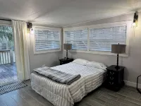 Riverfront Cabin Near Rainbow Springs 5Br 4BA Sleeps 16 Hot Tub Kayaks Game Room - Chalets