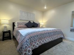 Jordan River Retreat. Charming 1 bedroom apartment in Lehi Ut on the river.