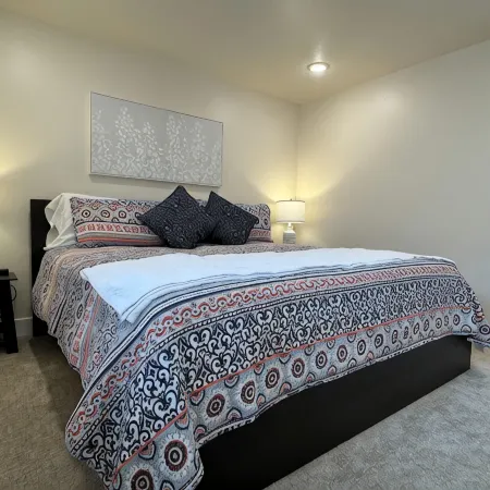 Jordan River Retreat. Charming 1 bedroom apartment in Lehi Ut on the river.