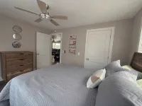 Emerald & Ivory Cottage - 2-Star