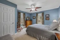 Lakeside Bungalow, Sleeps 12, Private Dock + More!