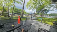 Cozy, quiet, and Lakefront Cottage in phenomenal Gravois Mills with AC, WiFi - Homestays