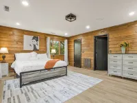Modern Lakeside Mountain Retreat With Cabin Charm Hotels in Rockfish