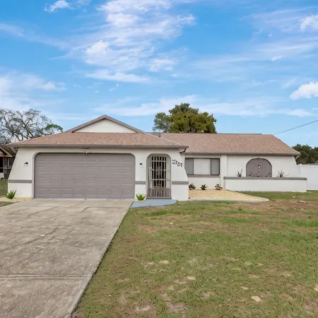 Charming 2-bedroom house with pool and fenced in backyard. Sleeps 8