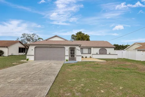 Charming 2-bedroom house with pool and fenced in backyard. Sleeps 8