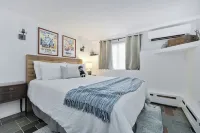 Charming Home with Fireplace and Indoor Pool in Sharon, CT - Wifi