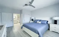 Naples Condo-Instant Book!  Modern Living + Golf Courses Near Fifth Ave & Marco - 4-Star
