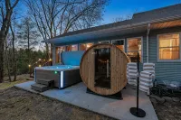 Oakwood Manor: Hot Tub, Sauna, Fire Pit, Games - Wifi