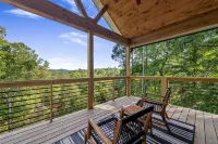 Royal Retreat - Brand New, Luxury, Mountain View, 4 Bedrooms, All En Suites! - Mountain view