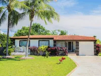 Charming 3BR Miami Home with Stylish Lounge, Coffee Bar & Peaceful Vibes Hotels in Golden Glades