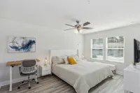 New Home near UWF & PNS Beach! - Wifi