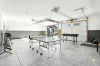 Heated Seasonal Pool, Hot Tub, Golf Course Home with Putting Green, Dogs Welcome - 5-Star