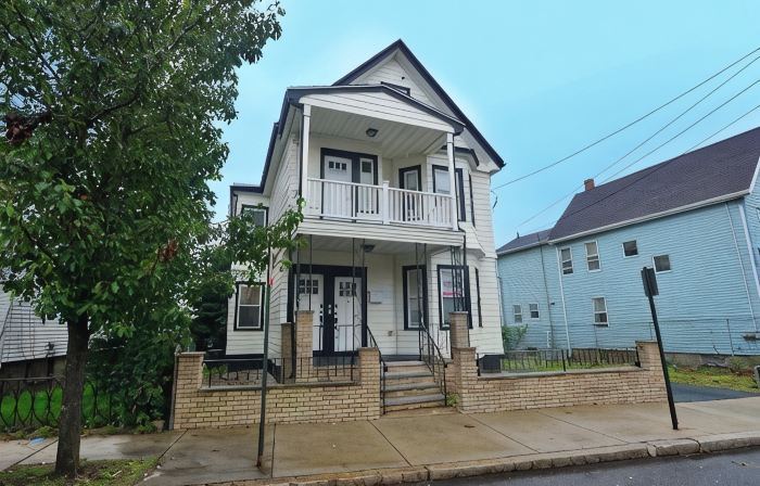 Boston Luxury Home, Free parking, 5 mins to the Casino, 10 minutes to airport.