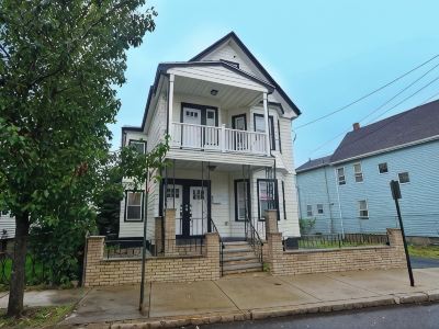 Boston Luxury Home, Free parking, 5 mins to the Casino, 10 minutes to airport.