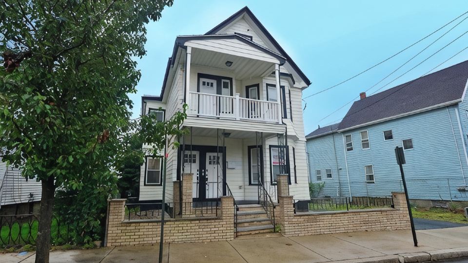 Boston Luxury Home, Free parking, 5 mins to the Casino, 10 minutes to airport.