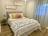 Stylish, modern, REMODELED : Central Location - บังกะโล