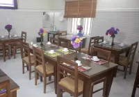 NUE-Crest Hotels & Suites - breakfast