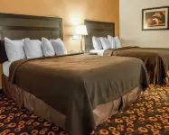 Econo Lodge Inn & Suites