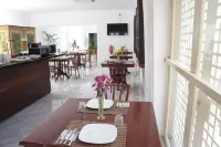 Heeren Palm Suites - Airport Shuttle