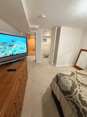 Private 1,200 Sq Ft Retreat with Near Red Rocks, Denver and Olde Town Littleton