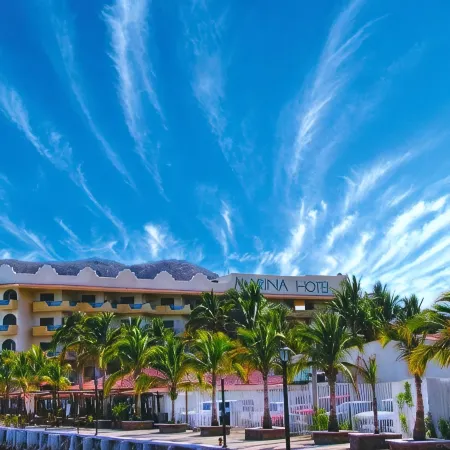The Westmarine Waterfront Hotel