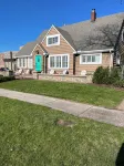 Remodeled 5Br Downtown Oscoda - Walk to Lake Huron Beach - Sleeps 13 - Fire Pit