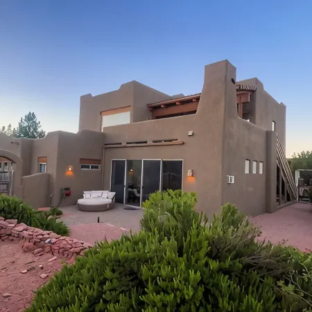 Awe-inspiring setting, private heated pool/spa, just close enough to the action