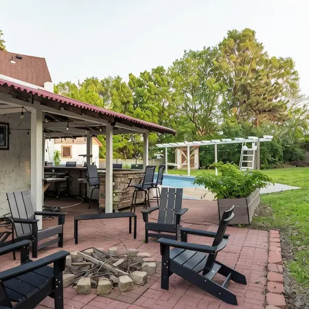 The St. Paul Castle ~ Heated Pool ~ Hot Tub ~ Sauna ~ Arcade ~ Bar ~ 8BR