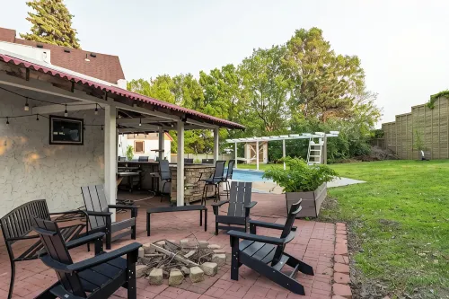 The St. Paul Castle ~ Heated Pool ~ Hot Tub ~ Sauna ~ Arcade ~ Bar ~ 8BR - 4-Star