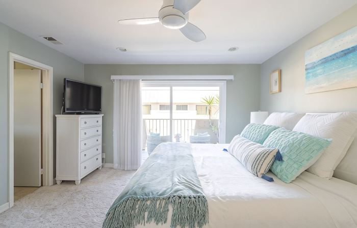 Steps to Sand, Luxury Family Townhome with Central A/C BBQ Crib Resort Amenities