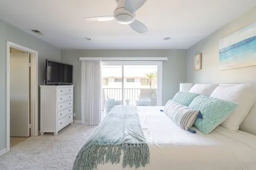 Steps to Sand, Luxury Family Townhome with Central A/C BBQ Crib Resort Amenities