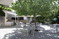 Dafnoudi Hotel Apartments - Nouto- ja jättöpalvelut