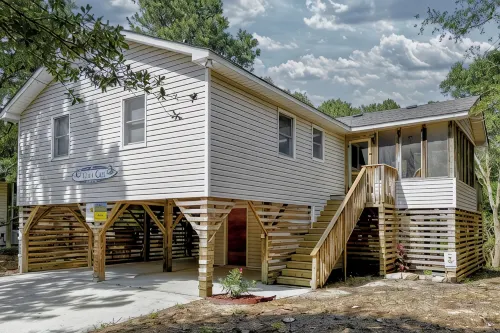 Wave Call, in Southern Shores, “Drop-in” for Surf and Sand! - Homestays